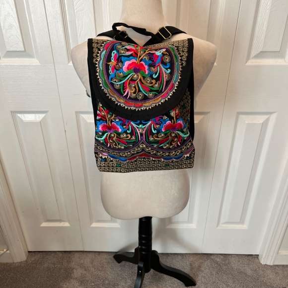 Embroidered back pack - Picture 2 of 9